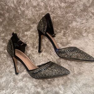 Camille Le Vie Elegant heels. Never worn, as shown in pictures. Size 5.5